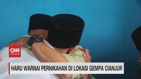 VIDEO: Haru Warnai Pernikahan di Lokasi Gempa Cianjur