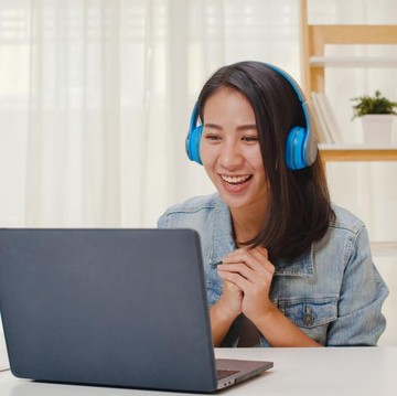 3 Manfaat Mendengarkan Musik Saat Bekerja
