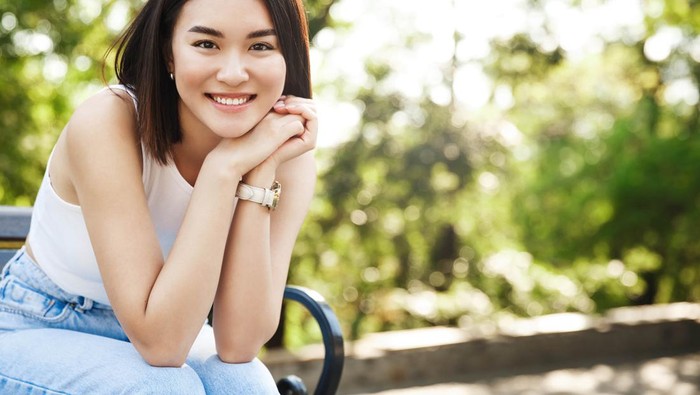 Ilustrasi perempuan cerdas dalam zodiak di bawah/Foto: Freepik.com/