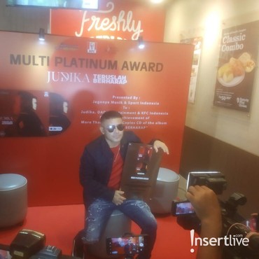 Judika Raih Penghargaan Penjualan Album 'Teruslah Berharap' Terbanyak