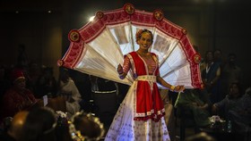 FOTO: Semarak Kontes Kecantikan Transgender di India