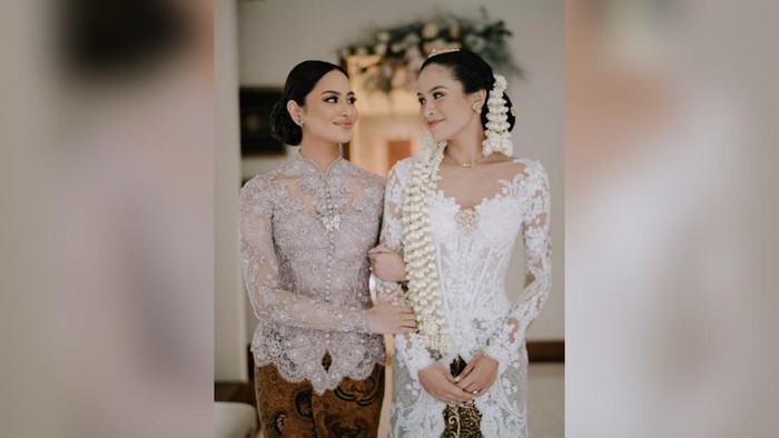Melihat Kembali Gaya Kebaya Kakak-Adik Maudy Ayunda dan Amanda Khairunnisa di Hari Pernikahan