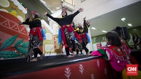 FOTO: Aksi Tari dan Pentas Seni Tradisional dari Anak-anak Difabel