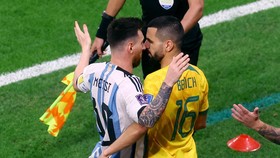 img-title FOTO: Detik-detik Messi Ribut dengan Pemain Australia di Piala Dunia