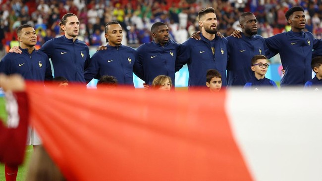 Prancis memiliki kabar buruk jelang semifinal melawan Maroko di Piala Dunia 2022 setelah dua pemain kunci terancam absen.
