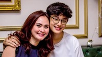 <p>Tidak jarang juga yang menyebut ibu dan anak ini sekilas seperti anak remaja yang seumuran, lho, Bunda. (Foto: Instagram@nat_grtm)</p>