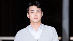 Heboh Sehun EXO Diduga Jalan Bareng Perempuan Saat Sedang Wamil