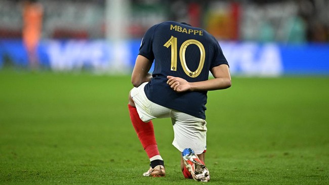 Kylian Mbappe menunjukkan bahwa ia tak punya rasa demam panggung seperti Ronaldo dan Messi saat berlaga di Piala Dunia.