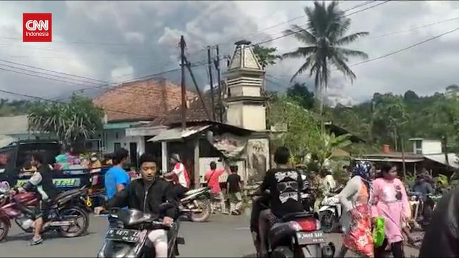 Seconds of residents who refuse after the eruption of Mount Semeru