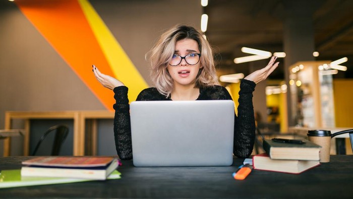 Tidak Sengaja Lakukan Kesalahan di Kantor? Jangan Panik, Ini Langkah Tepat yang Dapat Kamu Lakukan Selanjutnya