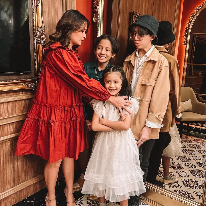 <p>Kembalinya Joanna Alexandra disambut dengan hangat oleh para netizen. Mereka merindukan Joanna yang biasanya sering membagikan kabar mengenai anak-anaknya. (Foto: Instagram @joannaalexandra)</p>