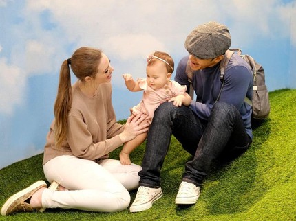 9 Potret Randy Pangalila bersama Istri dan Baby Blair yang Bule Banget
