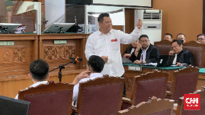 Kuat Ma'ruf Senyum & Pose Finger Heart ke Pengunjung Sidang Brigadir J