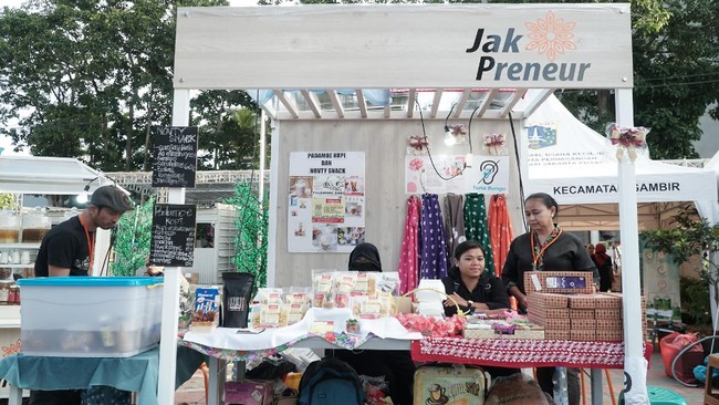 Pemprov DKI Jakarta memastikan masyarakat yang terdaftar menjadi UMKM Jakpreneur akan mendapatkan sejumlah manfaat selama keanggotaannya.
