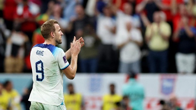 Pemain Inggris komplain soal warna hijau aneh di jersey saat menghadapi Senegal pada babak 16 besar Piala Dunia 2022.