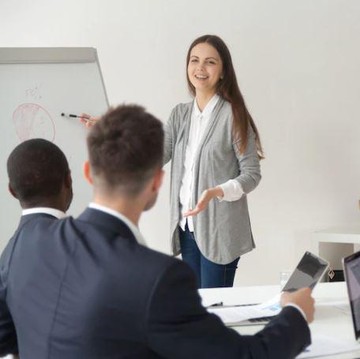 5 Hal Ini Bikin Kamu Terlihat Cerdas dan Berkelas Ketika Berpendapat Saat Meeting Kantor atau Presentasi di Kampus