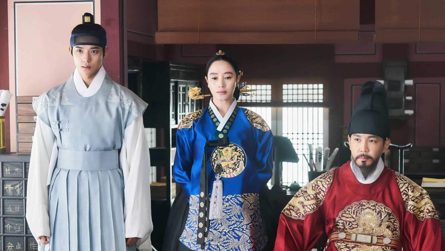 Drama Korea Under the Queen's Umbrella