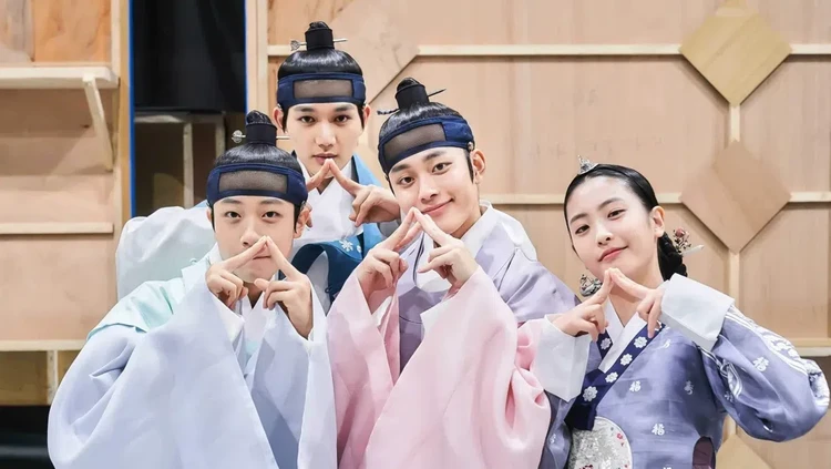 Drama Korea Under the Queen's Umbrella