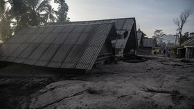 img-title FOTO: Melihat dari Dekat Dusun yang Tertimbun Material Erupsi Semeru