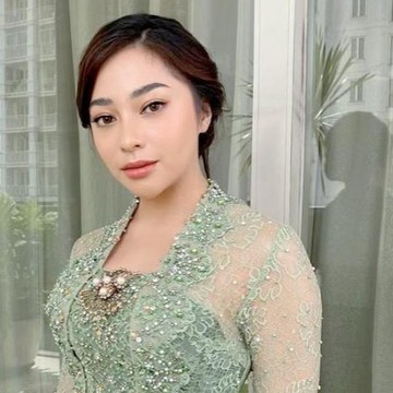img-title Inspirasi Busana Kebaya Kondangan Modern ala Nikita Willy