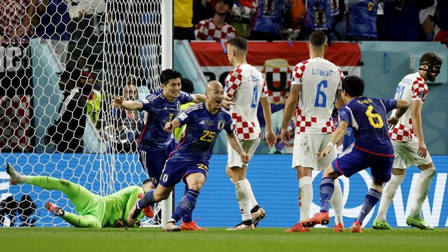 Timnas Jepang unggul 1-0 atas Kroasia hingga akhir babak pertama 16 besar Piala Dunia 2022 di Stadion Al Janoub, Al Wakrah, Senin (5/12).