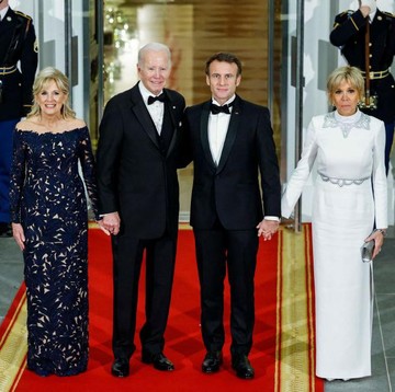 img-title Beda Gaya Ibu Negara Amerika Serikat dan Prancis di White House State Dinner, Anggun Banget!