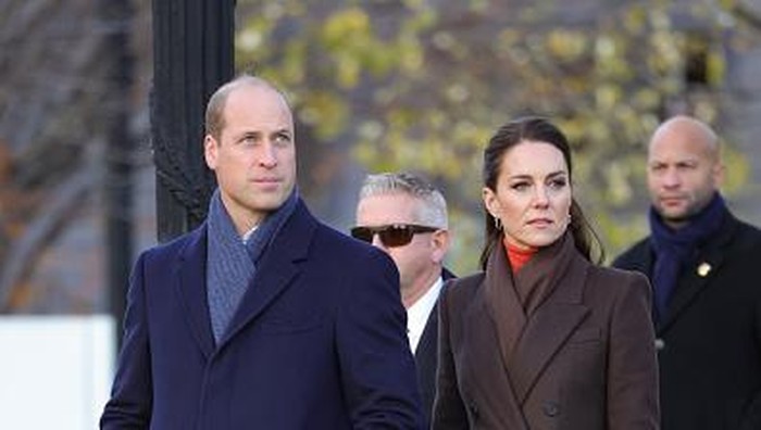 BOSTON, MASSACHUSETTS - DECEMBER 01: Prince William, Prince of Wales and Catherine, Princess of Wales visit east Boston to see the changing face of Boston’s shoreline as the city contends with rising sea levels on December 01, 2022 in Boston, Massachusetts. The Prince and Princess of Wales are visiting the coastal city of Boston to attend the second annual Earthshot Prize Awards Ceremony, an event which celebrates those whose work is helping to repair the planet. During their trip, which will last for three days, the royal couple will learn about the environmental challenges Boston faces as well as meeting those who are combating the effects of climate change in the area. (Photo by Chris Jackson/Getty Images)