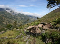 10 Gunung Tertinggi di Indonesia, Ada 1 Terasa Asing