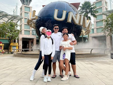 Semakin Sehat, Ini 7 Potret Aisha Putri Denada Liburan ke Universal Studio