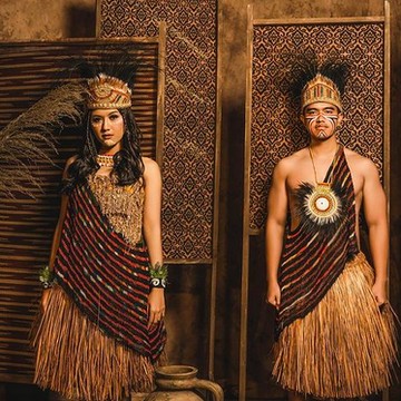 img-title Potret Prewedding Kaesang dan Erina Gudono dengan Pakaian Adat Papua