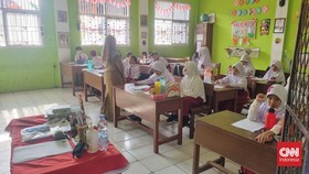 img-title Ortu Siswa SDN 1 Pocin Minta RK Batalkan Alih Fungsi Lahan Jadi Masjid