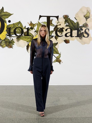 Dari Lila Moss hingga Sehun, Simak Gaya Selebriti di Peluncuran Koleksi 'Dior Tears'
