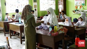 Diajar Relawan, Nilai Murid SDN Pocin 1 Diklaim Merosot
