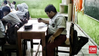 FOTO: Ujian SD Pocin 1 Sebelum Dipindahkan Pemkot Depok demi Masjid