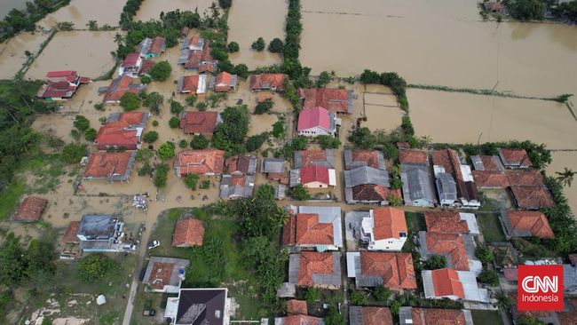 Sejumlah desa di Kabupaten Kudus, Jawa Tengah, terendam banjir. BPBD Kudus mencatat warga Desa Jati Wetan yang mengungsi sebanyak 149 orang.