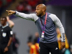 Soccer Football - FIFA World Cup Qatar 2022 - Group F - Belgium v Canada - Ahmad Bin Ali Stadium, Al Rayyan, Qatar - November 23, 2022 Belgium assistant coach Thierry Henry REUTERS/Kai Pfaffenbach