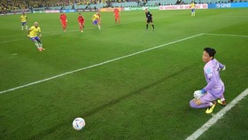 Momen Penalti Ajaib Neymar Bikin Kiper Korea 'Patah Engkel'