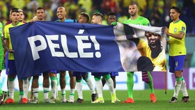 FOTO: Tarian Samba Brasil untuk Pele Saat Bantai Korea