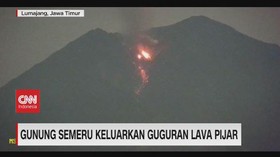 VIDEO: Detik-detik Gunung Semeru Keluarkan Guguran Lava Pijar