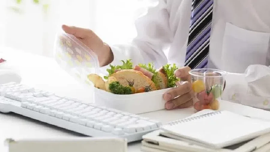Digaji Rp 2 Miliar Setahun, Pria Ini Komplain Kerjanya Hanya Makan Siang Saja Digaji Rp 2 Miliar Setahun, Pria Ini Komplain Kerjanya Hanya Makan Siang Saja