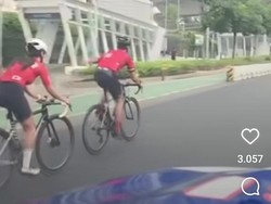 Pesepeda Ngeyel Lewat Jalan Raya, Langsung Ditegur Polisi