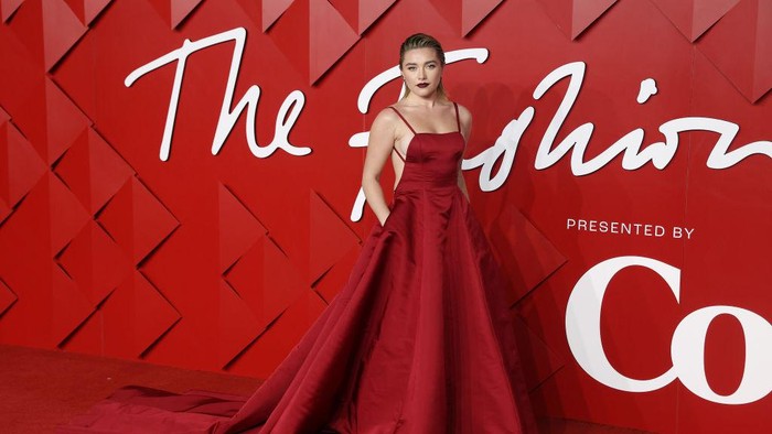 Adu Gaya Selebriti di The Fashion Awards 2022, Siapa Paling Stylish?