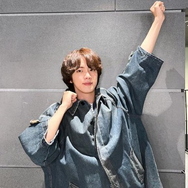 ARMY Kerap Kirim Surat untuk Jin BTS ke Pusat Wamil, BIGHIT Beri Peringatan