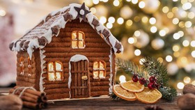 7 Ragam Tradisi Natal, Tukar Kado hingga Berciuman di Bawah Mistletoe