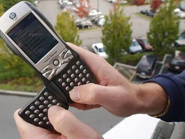 Model HP Jadul Langka Ini Diburu di Pasar Jatinegara