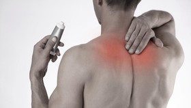 Boleh Saja Pakai Balsam saat Badan Pegal, Tapi Jangan Begini