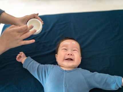 Viral Bunda Rawat Wajah Bayi Beruntusan Pakai Krim Kelly, Ini Kata Dokter