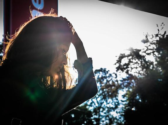 Ilustrasi perempuan setelah putus cinta/Foto: Pexels/Austin Guevara