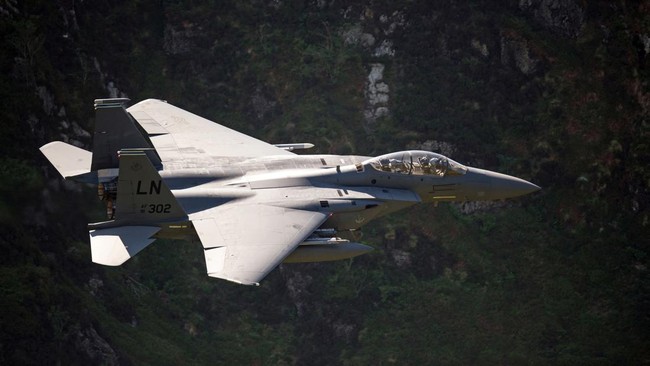 Kecerdasan buatan (AI) telah berhasil menerbangkan jet tempur F-16 di Amerika Serikat. Bagaimana spesifikasinya? 
