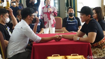img-title Gladi Hari Ini, Allen Gudono Latihan Jadi Wali Nikah Erina